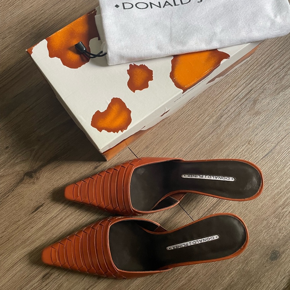 SOLD  NEW Donald J Pliner Women’s Leather Heels 8M
